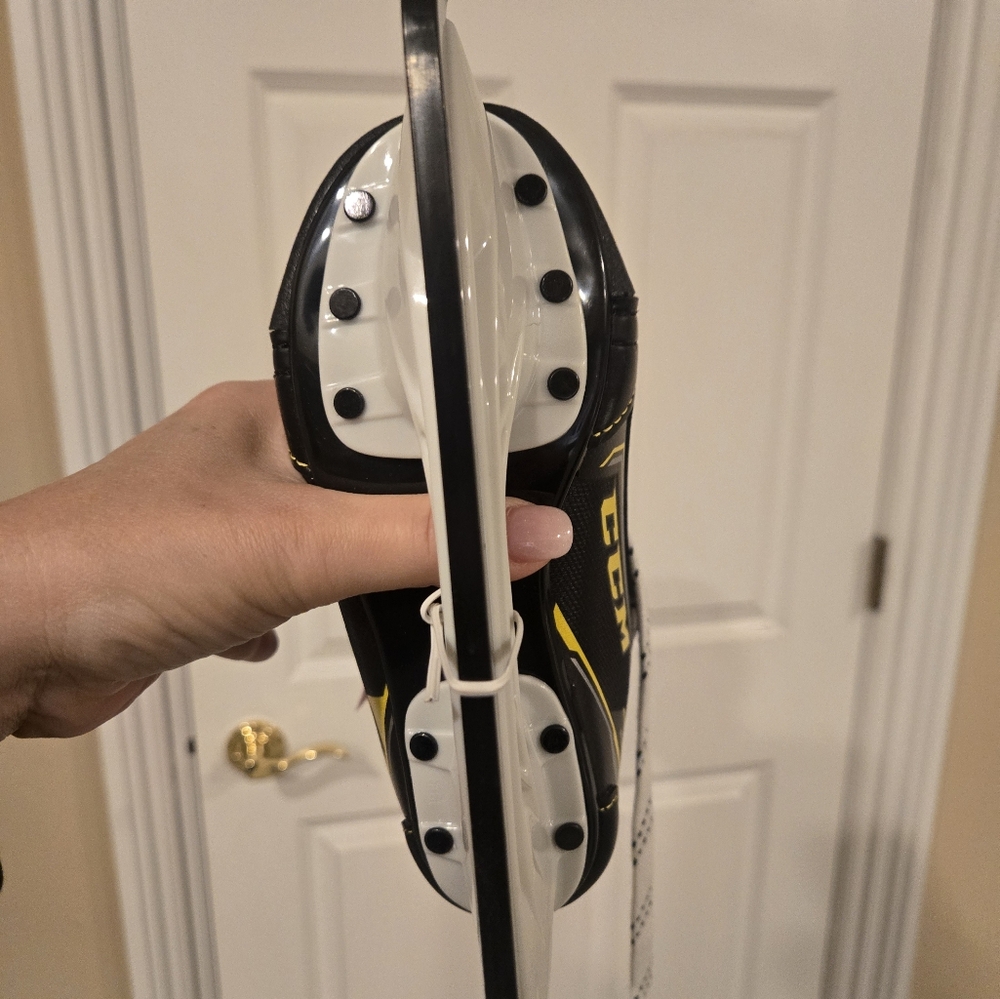 Brand new CCM Ice Hockey skates - Picture 4 of 4